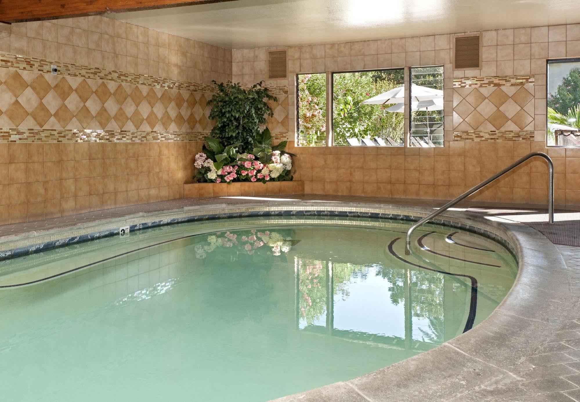 Roman Spa Resort Калистога Екстериор снимка